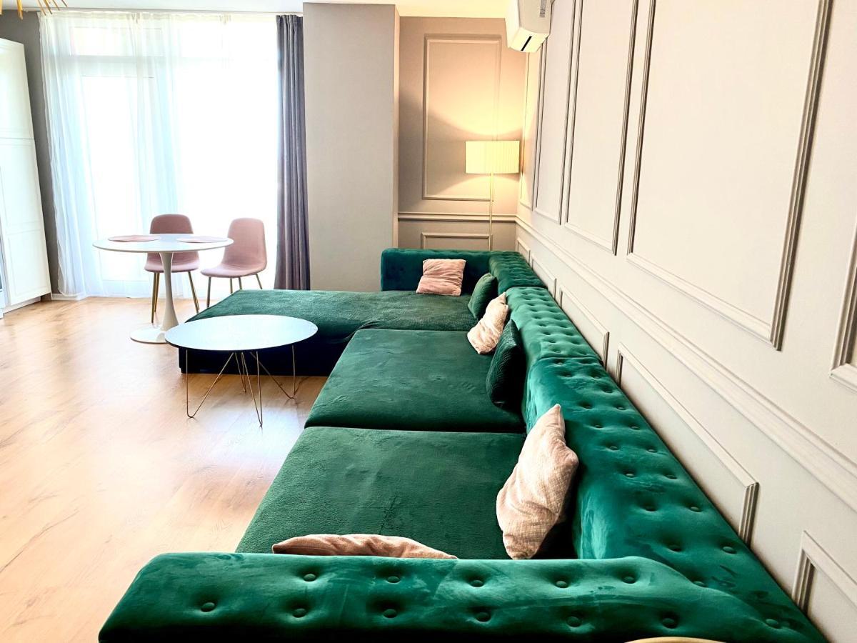 Apartment Velvet *