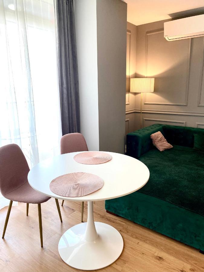 Apartment Velvet *
